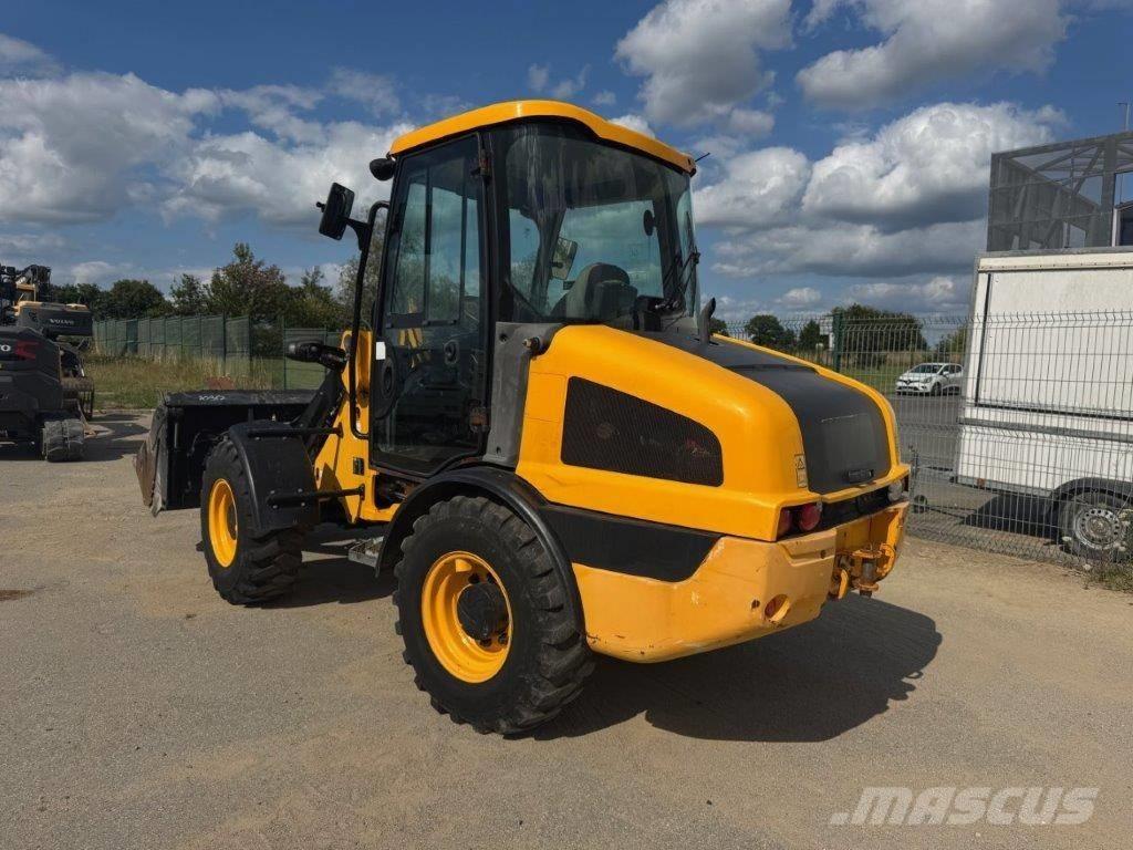 JCB 406 T4 Kolesni nakladalci