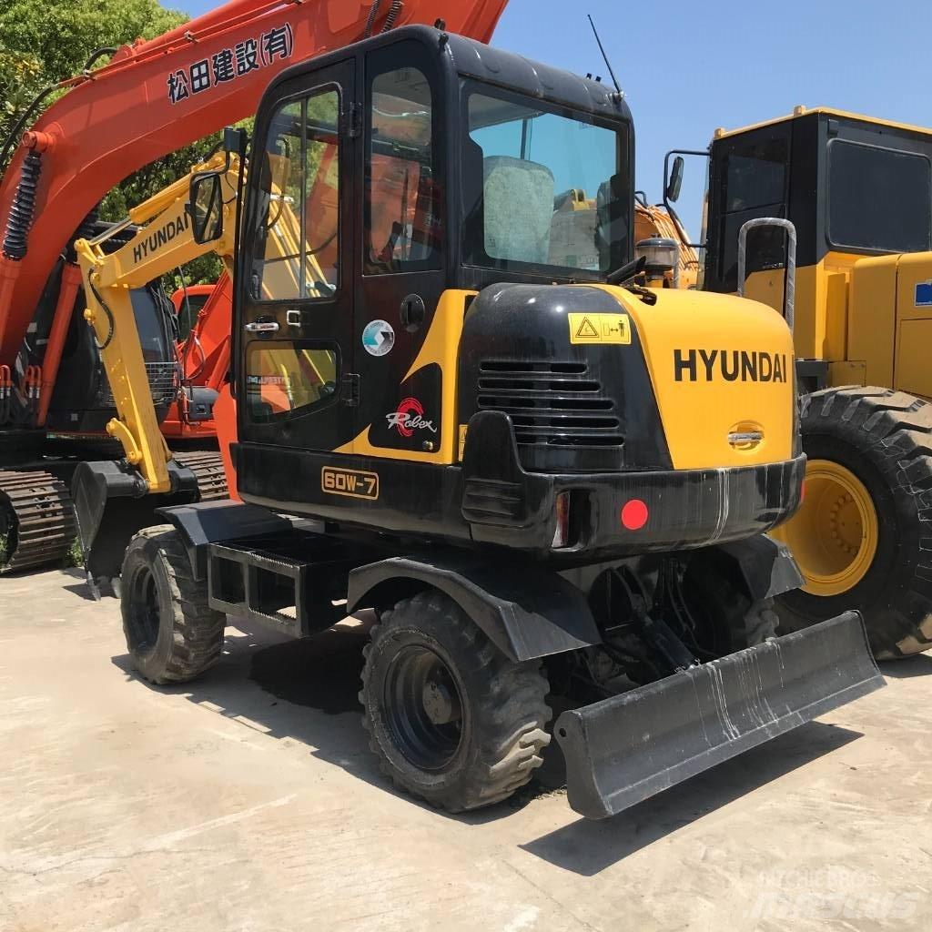 Hyundai 60 W Bagri na kolesih
