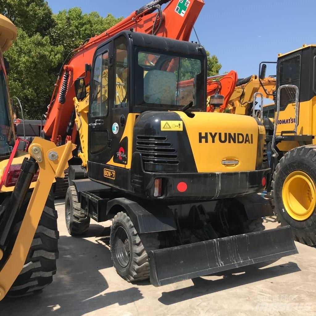 Hyundai 60 W Bagri na kolesih