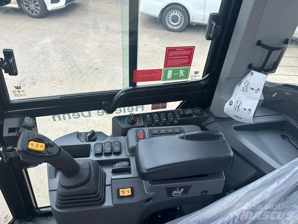 CAT 906 Kolesni nakladalci