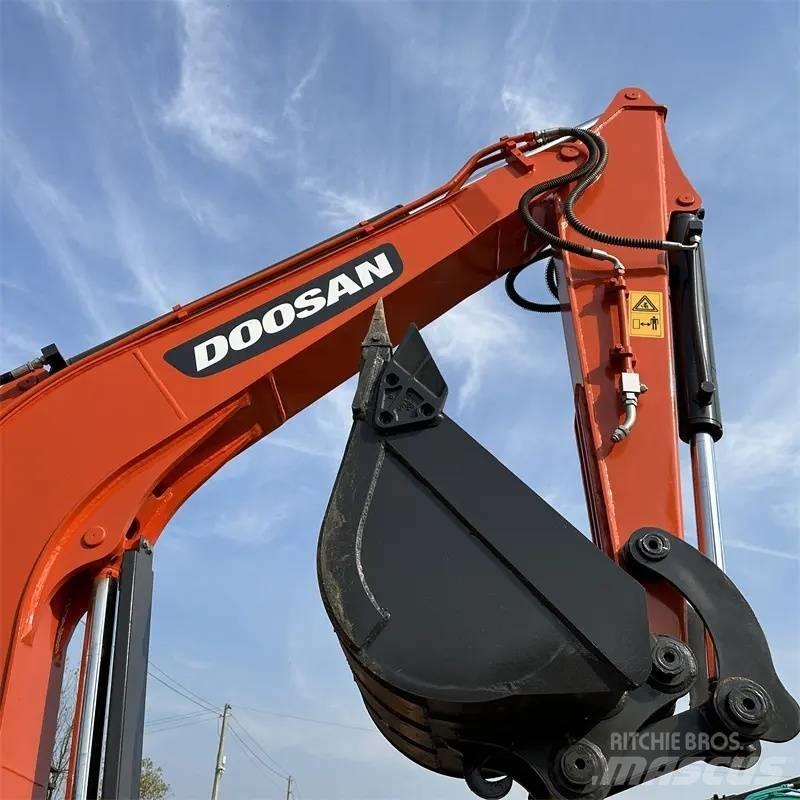 Doosan DX 60 Bagri goseničarji