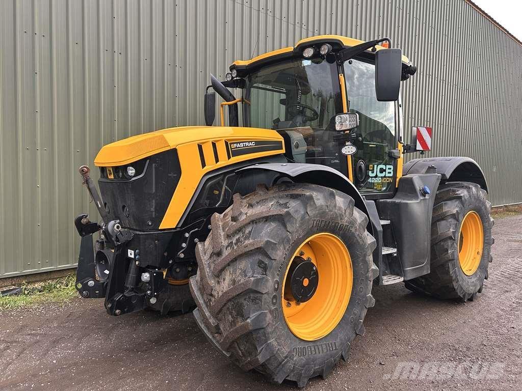 JCB Fastrac 4220 Traktorji