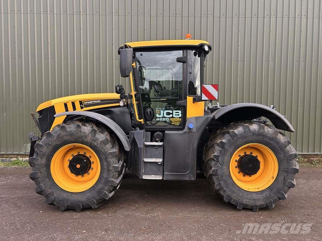 JCB Fastrac 4220 Traktorji