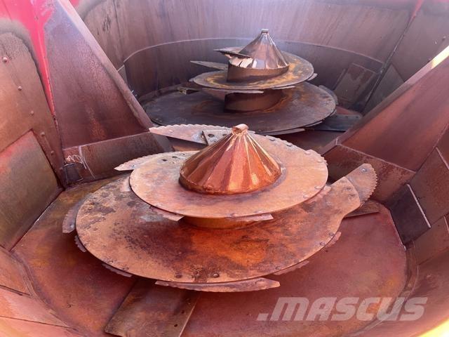 Peecon 26M³ Mešalne hranilnice