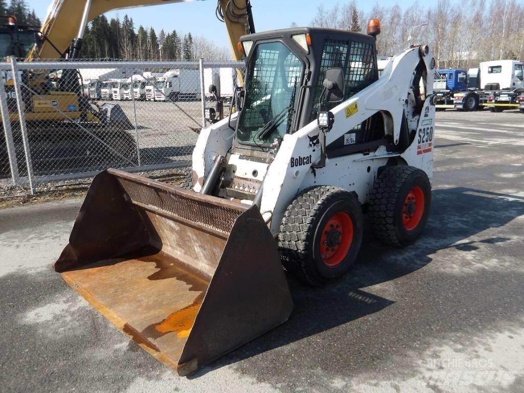 Bobcat S250 Skid steer mini nakladalci
