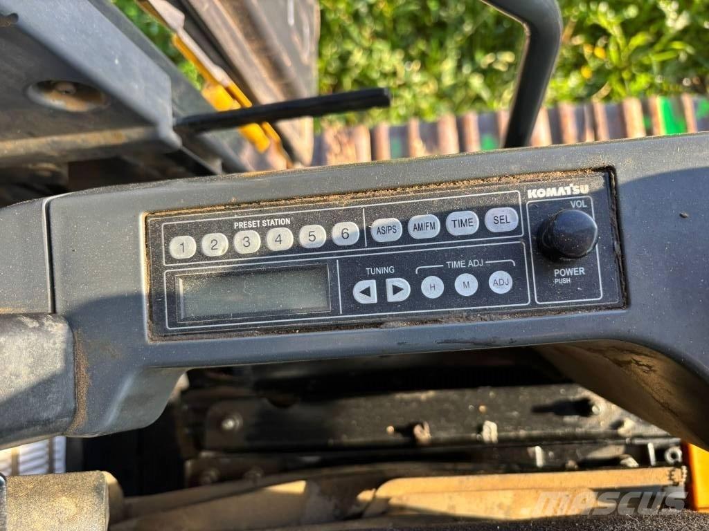 Komatsu PC 210 LC-8 Bagri goseničarji