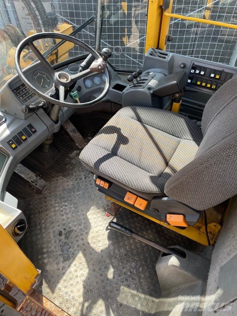 Volvo L120B Kolesni nakladalci