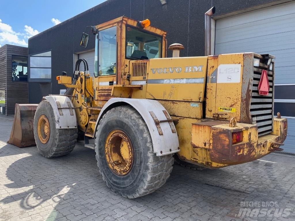 Volvo L120B Kolesni nakladalci
