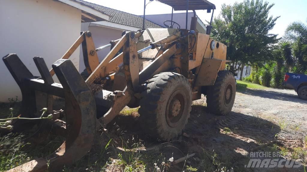 CASE W20B Kolesni nakladalci