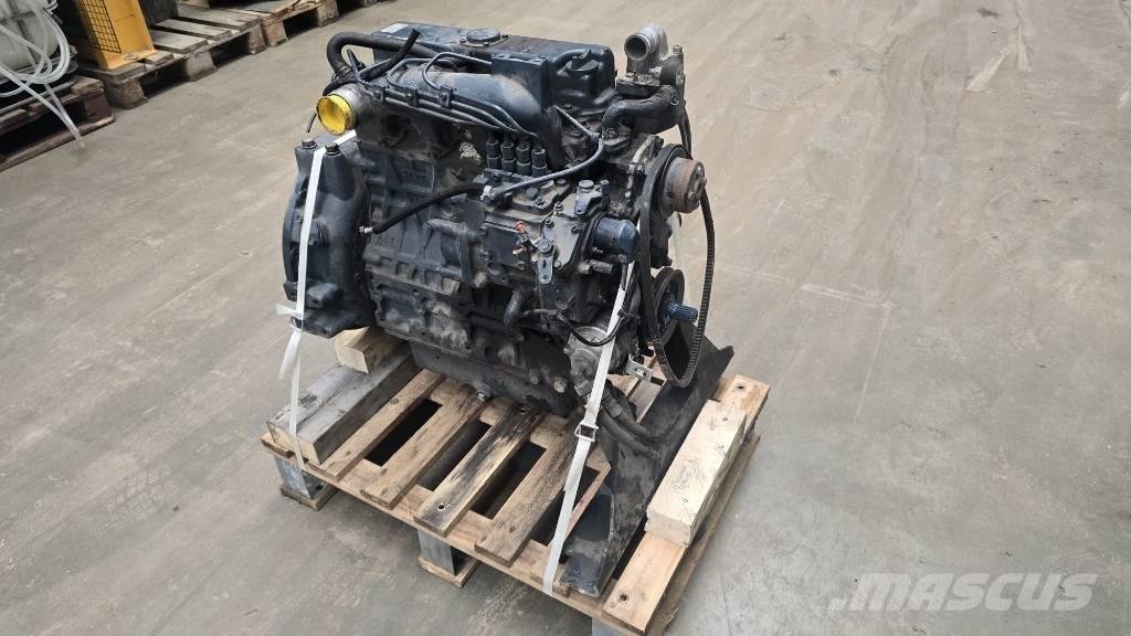 Kubota V 2403 Motorji