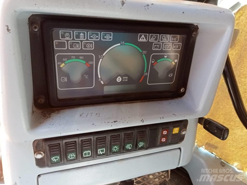 Fiat-Hitachi D 180 Buldožerji goseničarji