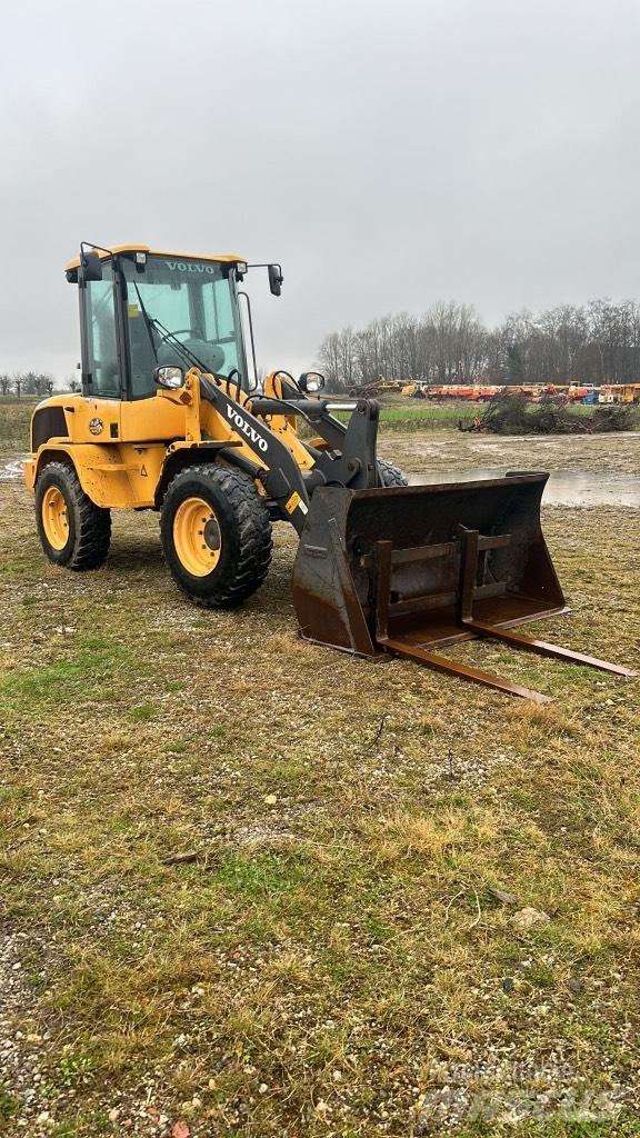 Volvo L 30 G Kolesni nakladalci