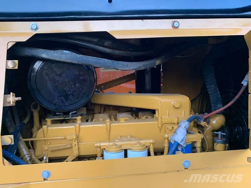 CAT D 6 G Buldožerji goseničarji