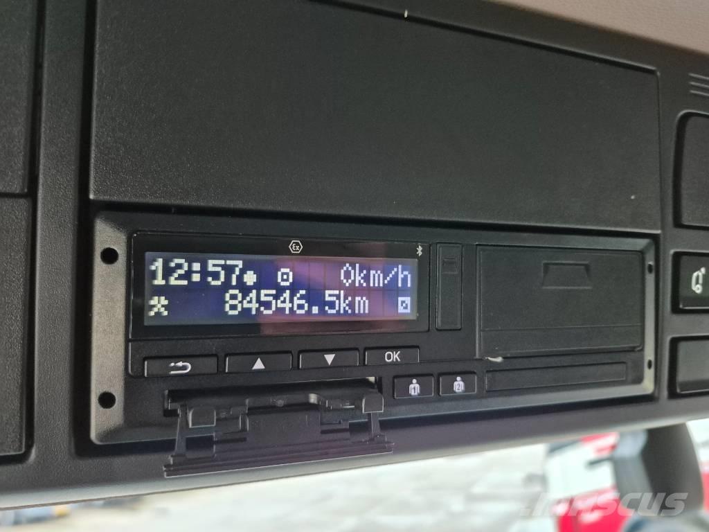 DAF XD 370 Tovornjaki s ponjavo