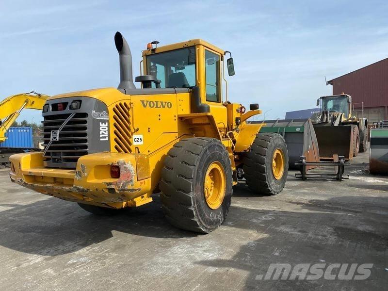 Volvo L 120 E Kolesni nakladalci