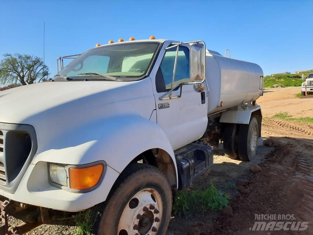 Ford F 750 Tovornjaki za vodo
