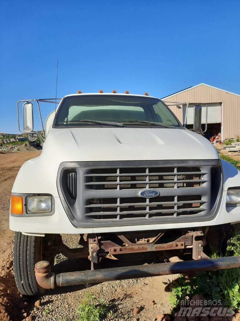 Ford F 750 Tovornjaki za vodo