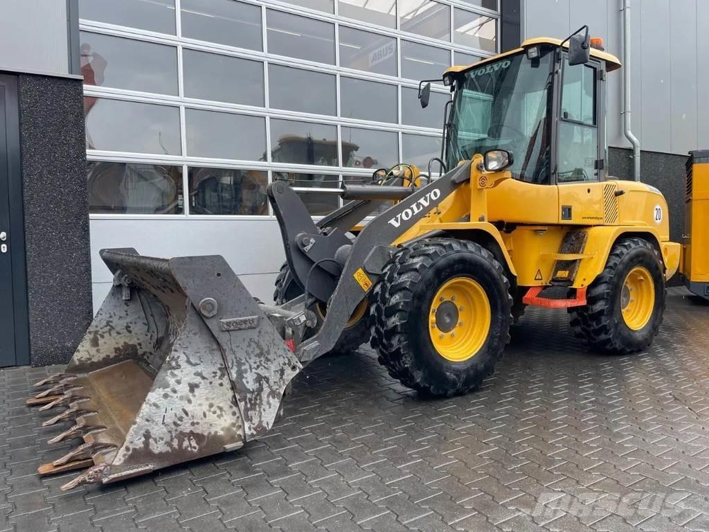 Volvo L30G Kolesni nakladalci