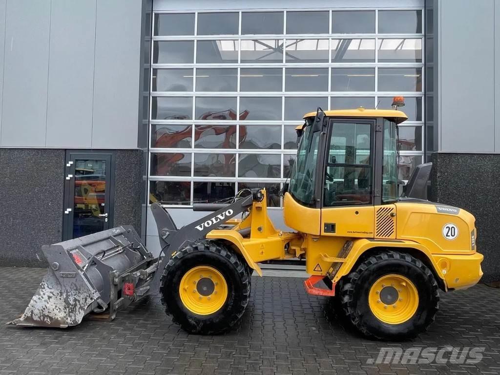 Volvo L30G Kolesni nakladalci