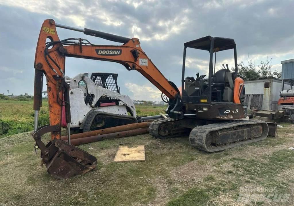 Doosan DX50 Bagri goseničarji