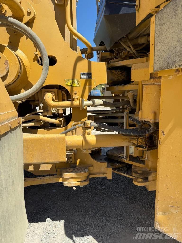 CAT 988 H Kolesni nakladalci