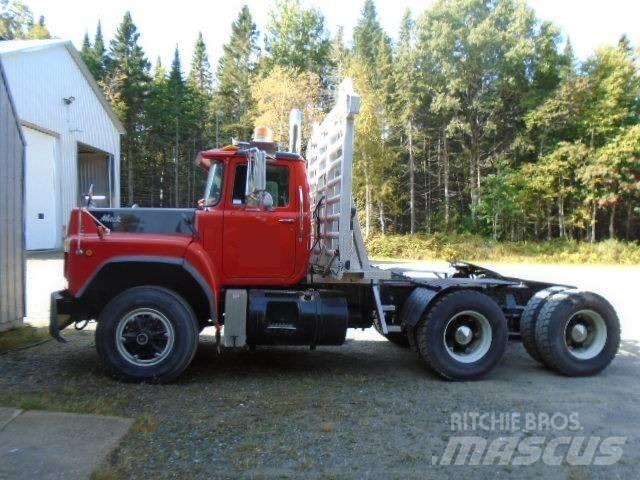 Mack RB 688 S Vlačilci
