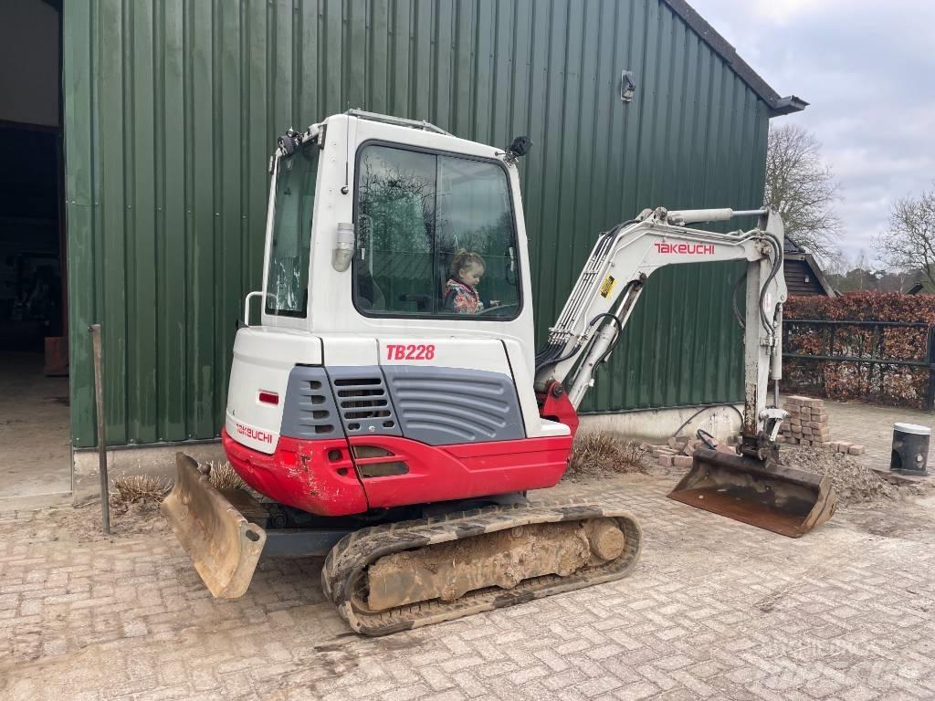 Takeuchi TB 228 Mini bagri <7t