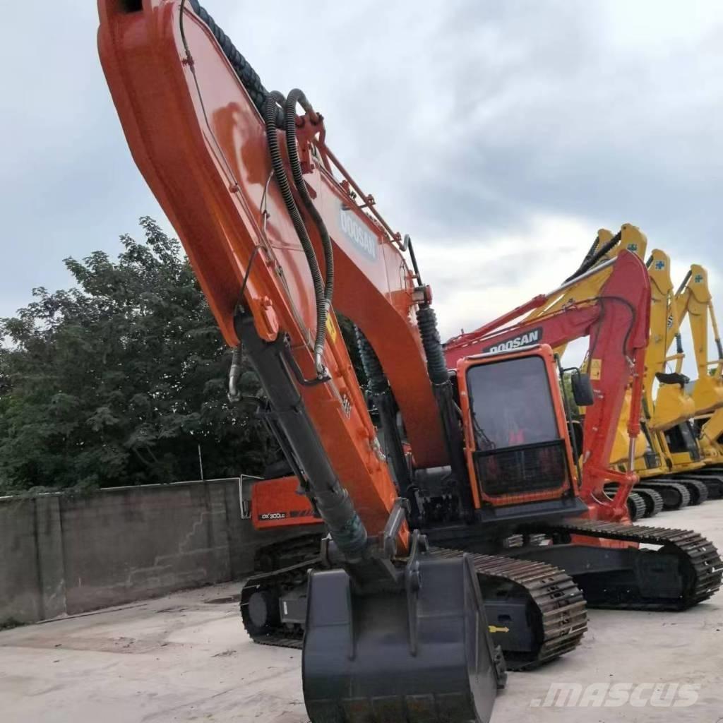 Doosan DX 300 Bagri goseničarji