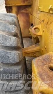 CAT  950C Kolesni nakladalci
