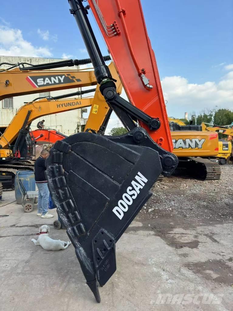 Doosan DX300 Bagri goseničarji