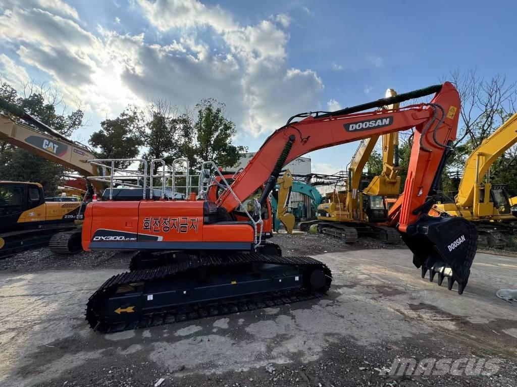 Doosan DX300 Bagri goseničarji