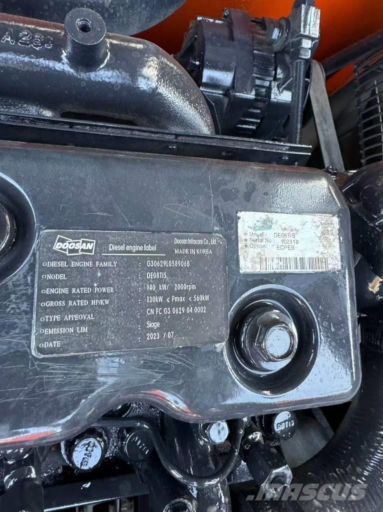 Doosan DX300 Bagri goseničarji