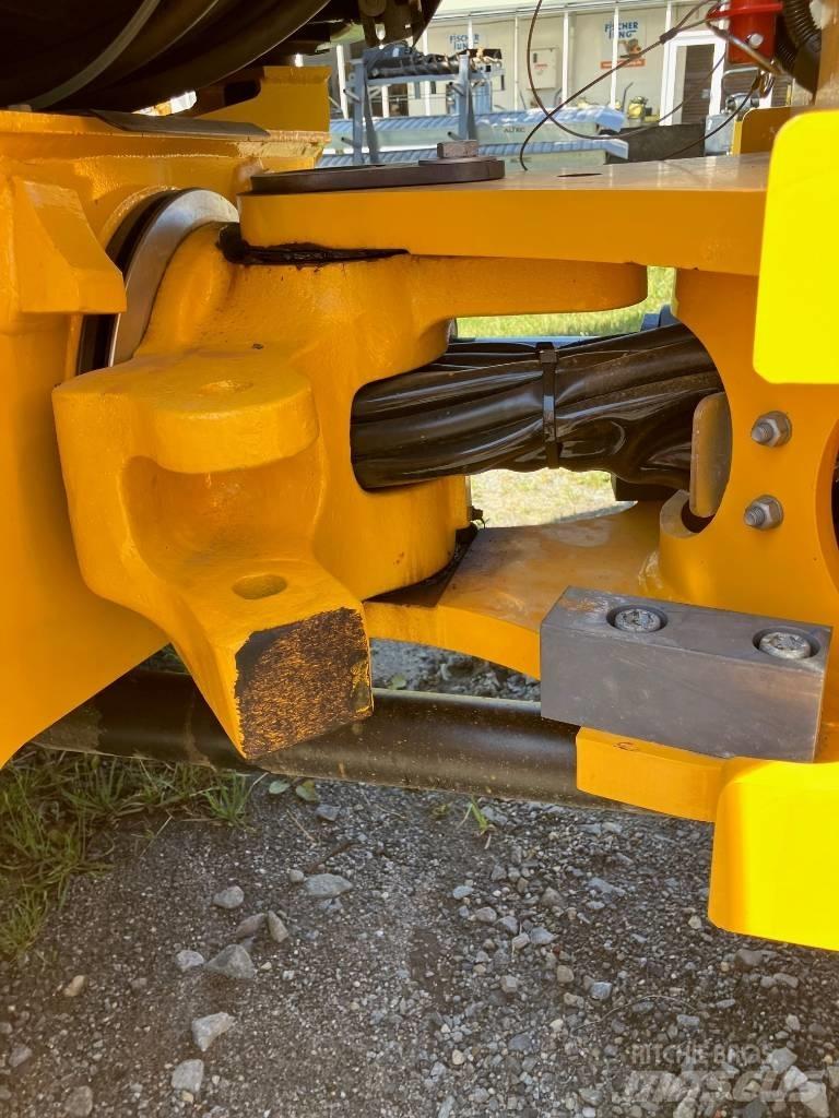 JCB TM 220 Kolesni nakladalci