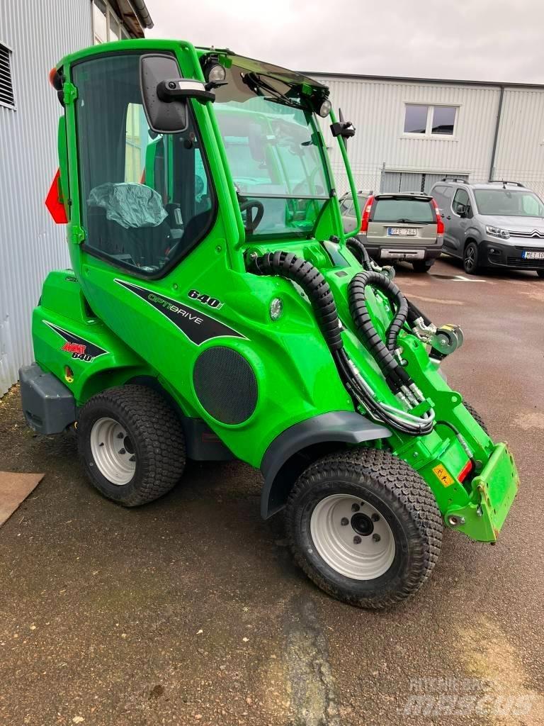 Avant 640i Skid steer mini nakladalci