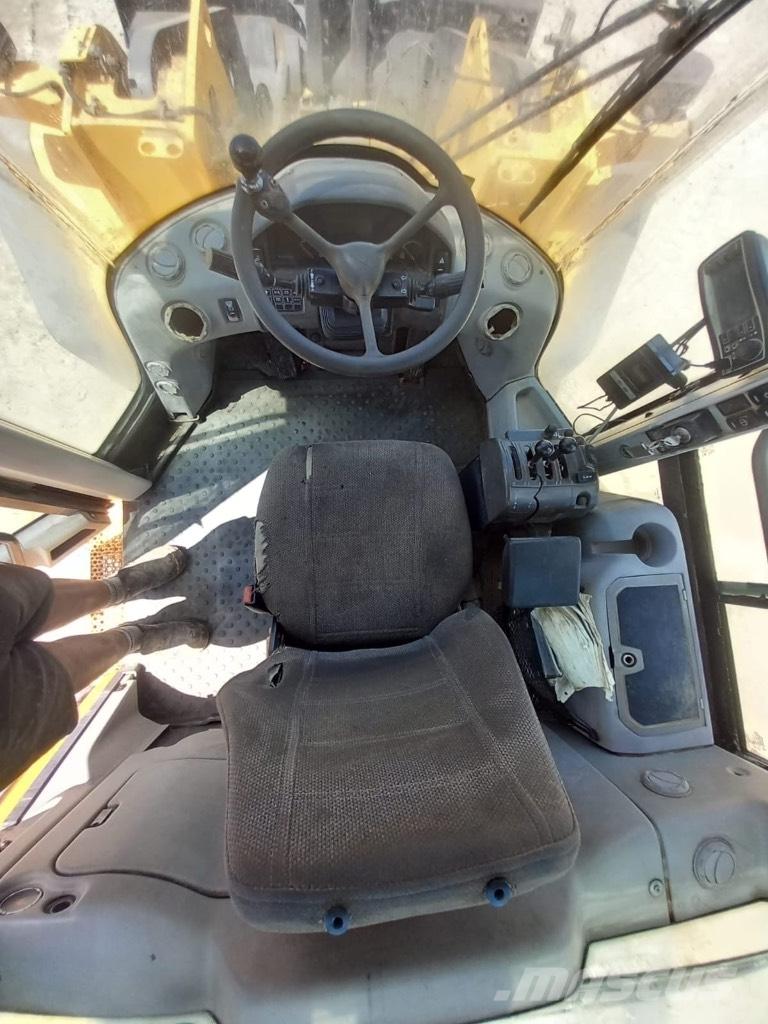 Volvo L 120 F Kolesni nakladalci