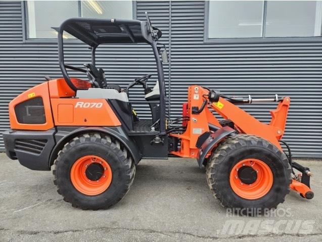 Kubota R 070 Kolesni nakladalci