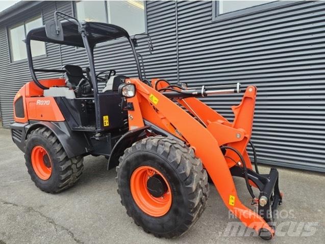 Kubota R 070 Kolesni nakladalci