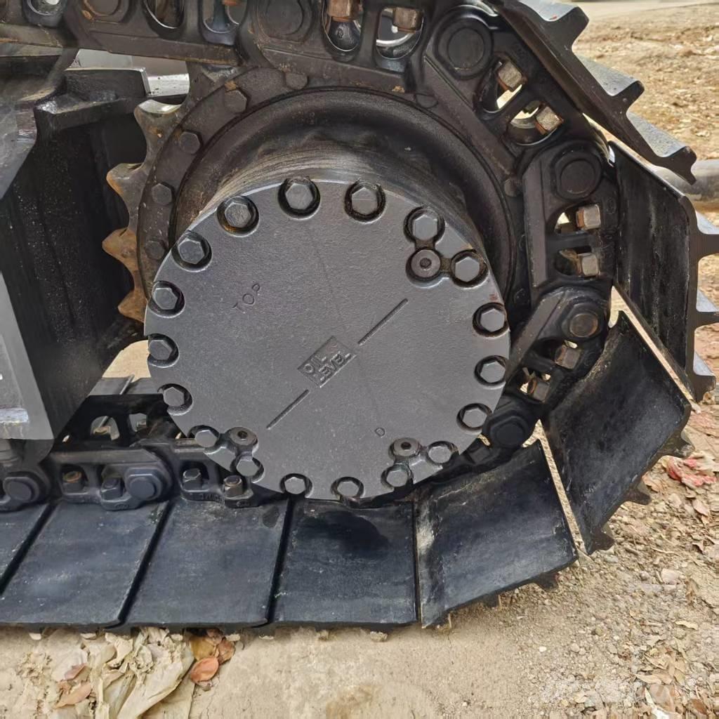 Komatsu PC 200-8 Bagri goseničarji
