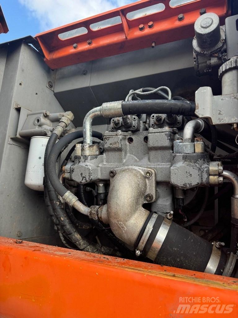 Hitachi ZX 210 Bagri goseničarji