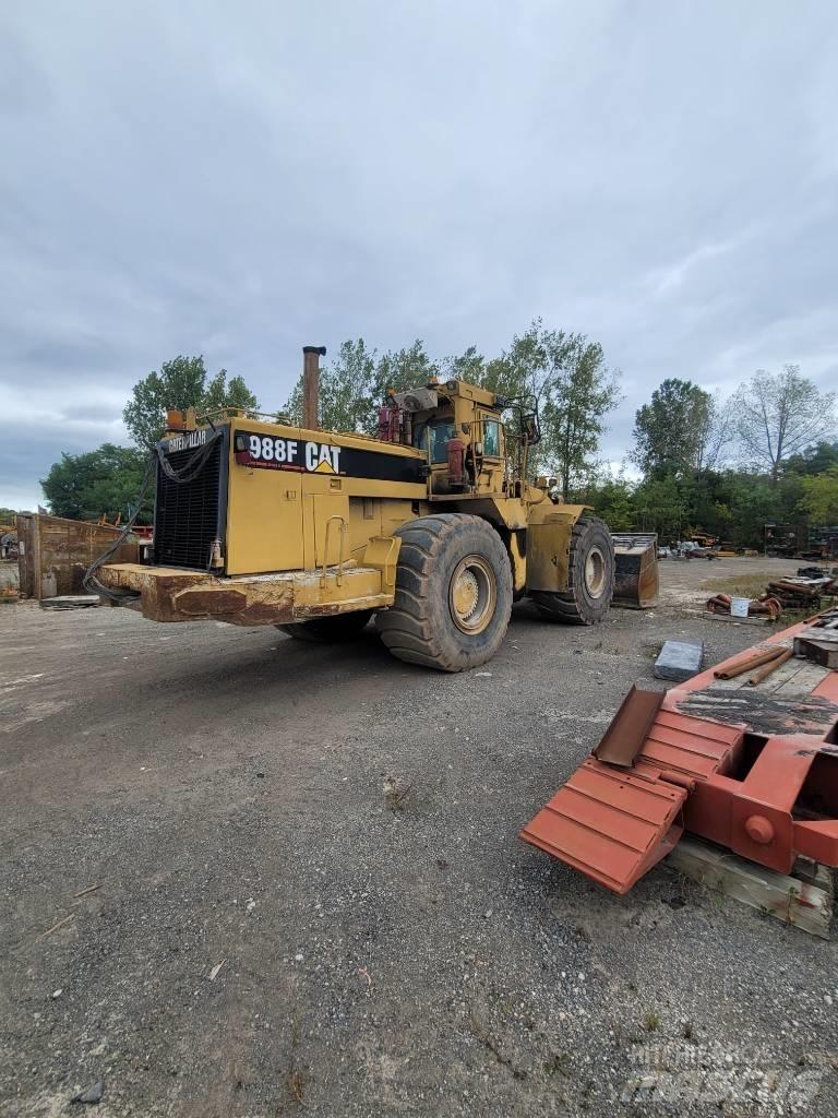 CAT 988 F Kolesni nakladalci