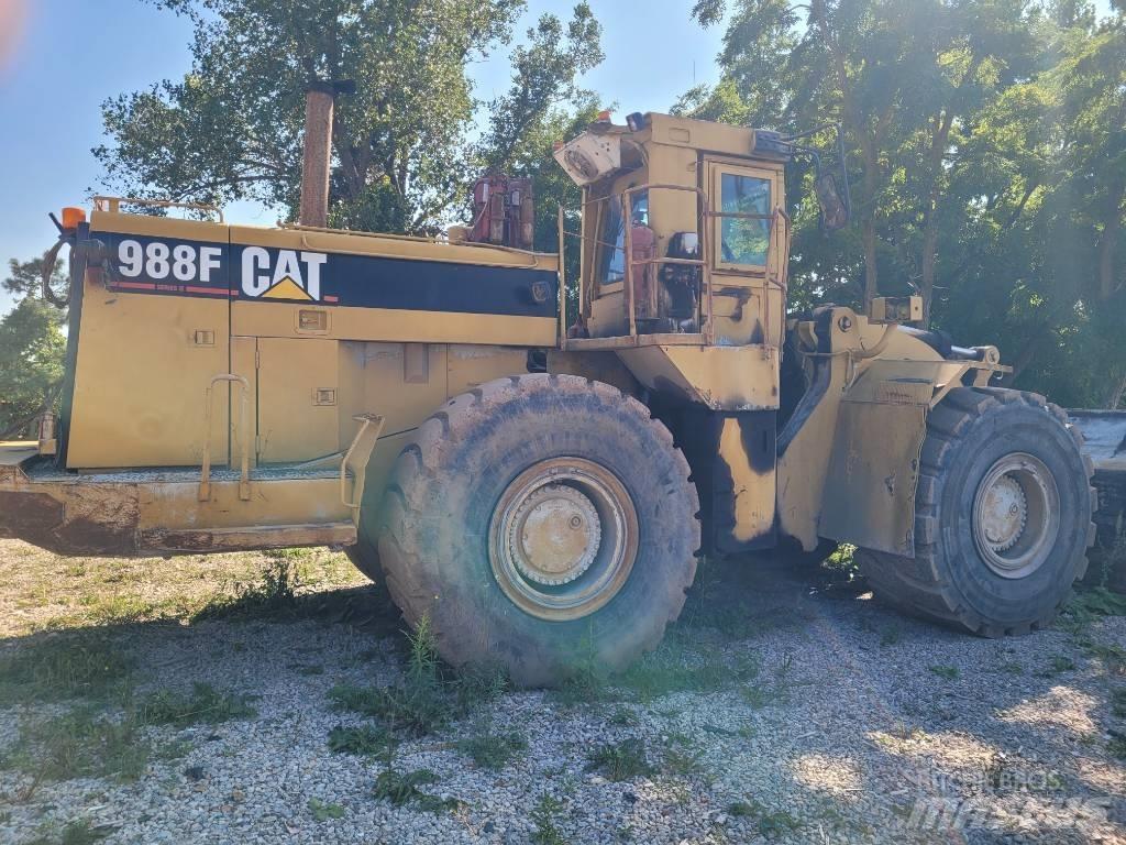 CAT 988 F Kolesni nakladalci
