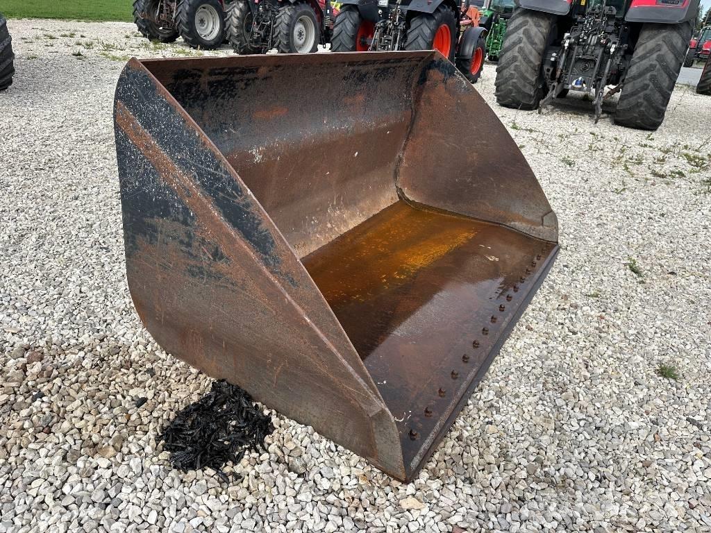  ŁYŻKA MANITOU 2,4 M Drugi priključki za nakladanje in kopanje