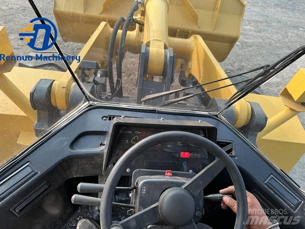 Komatsu WA380 Kolesni nakladalci