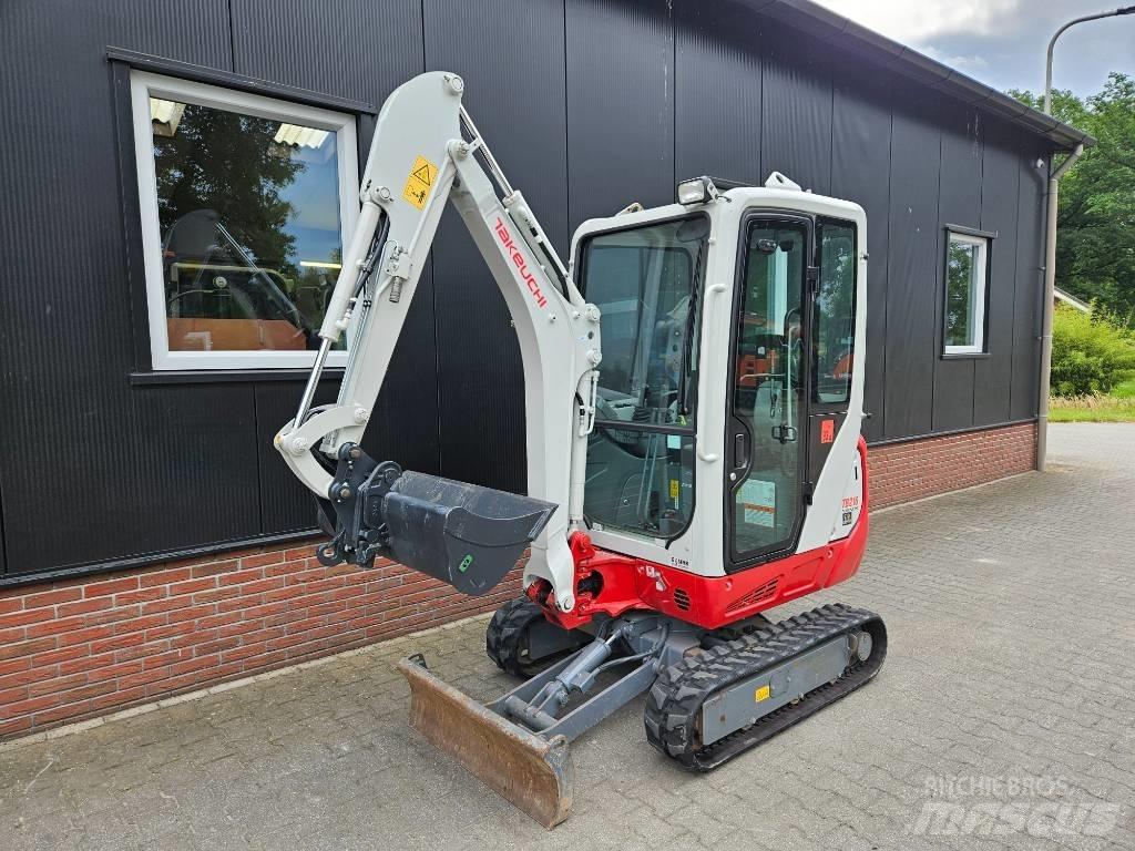 Takeuchi TB 216 Mini bagri <7t