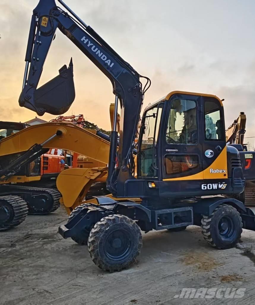 Hyundai R60W Bagri na kolesih