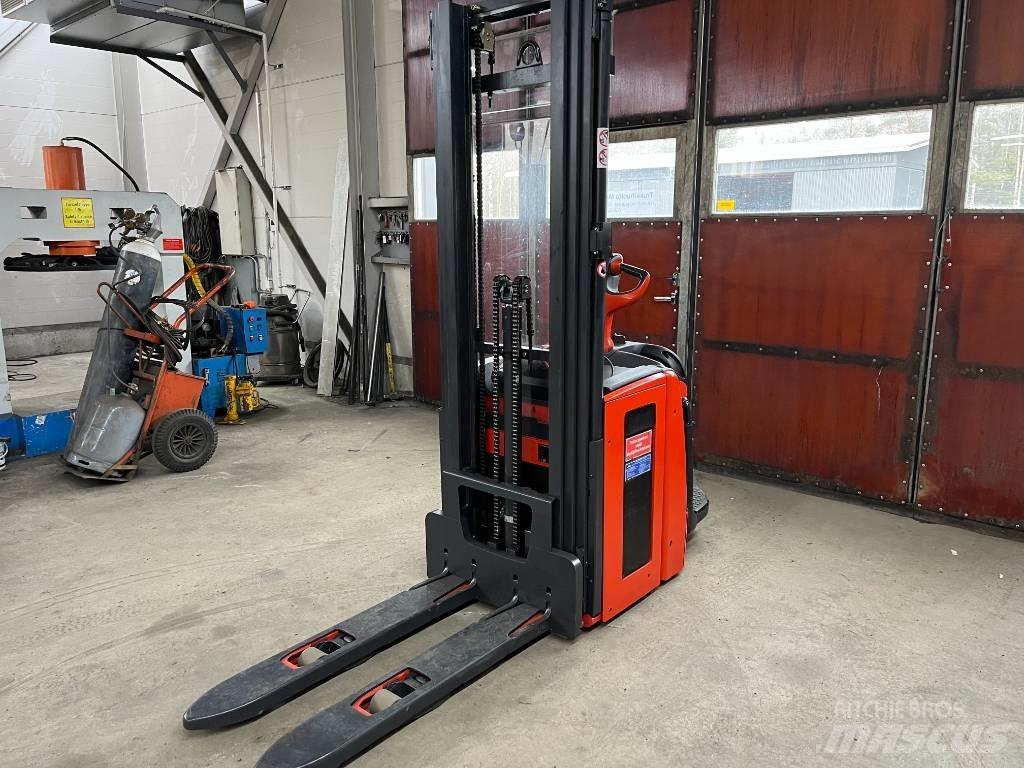 Linde L14AP Samopogonski ročni viličarji