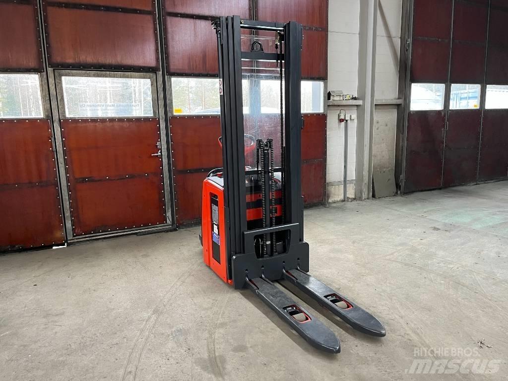 Linde L14AP Samopogonski ročni viličarji