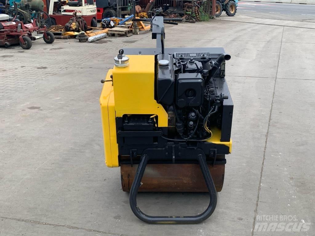 Mecalac MBR 71 Vlečni vibracijski valjarji