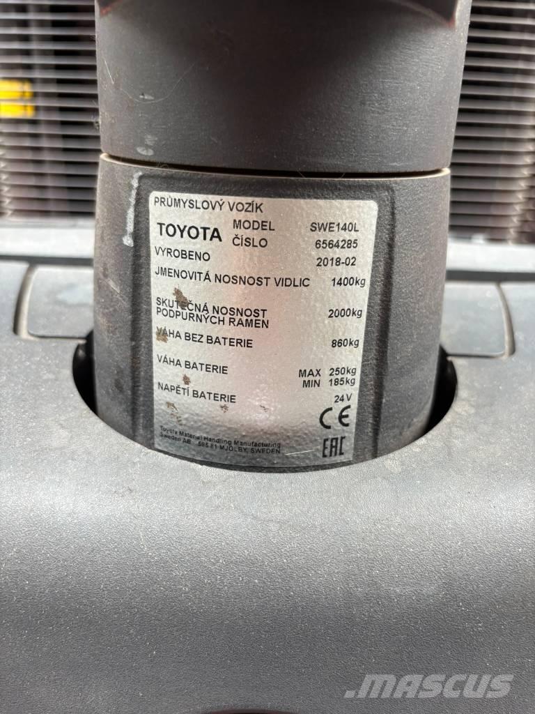 Toyota SWE140L Samopogonski ročni viličarji