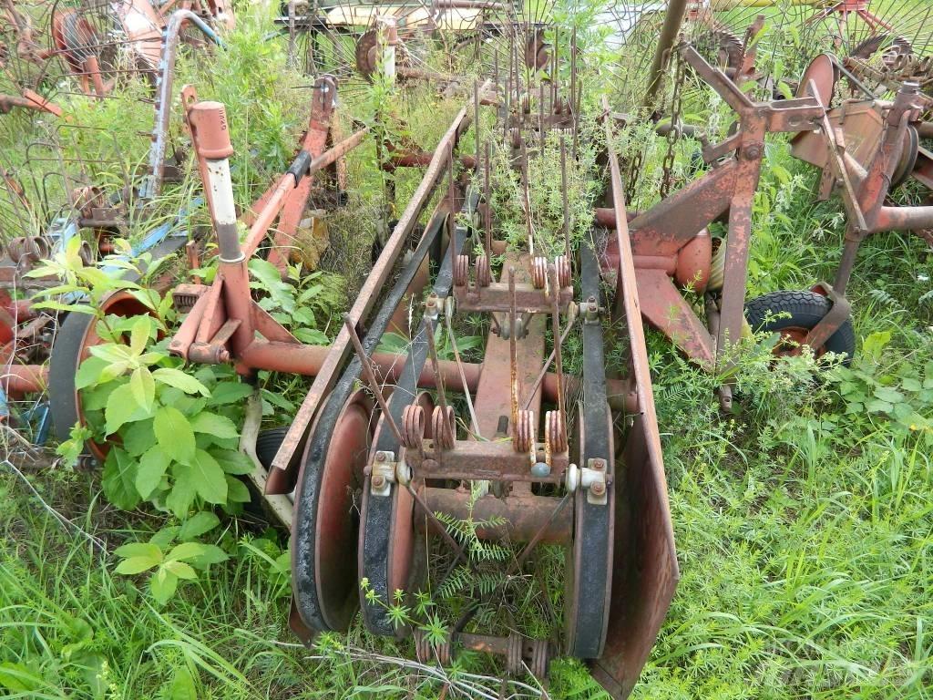 PZ 2400 Obračalniki in zgrabljalniki